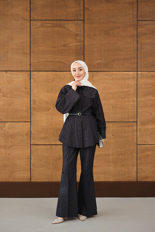 Sıra Boncuk Detaylı Pileli Takım Lacivert