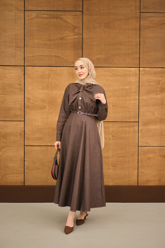 Süs Dikiş Detay Kemerli Elbise Kahverengi