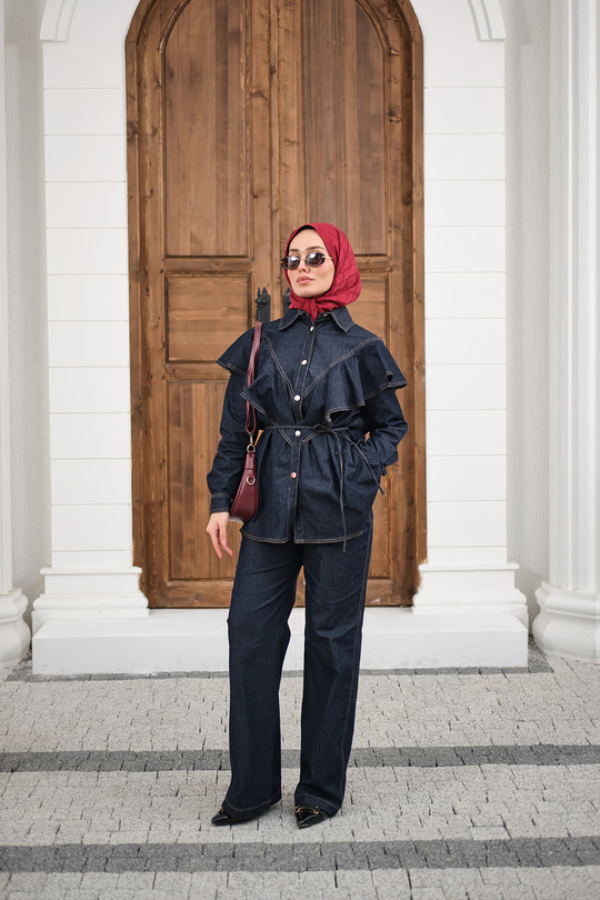 Süs Dikiş Detaylı Omuzları Fırfırlı Pantolonlu Kot Takım Lacivert