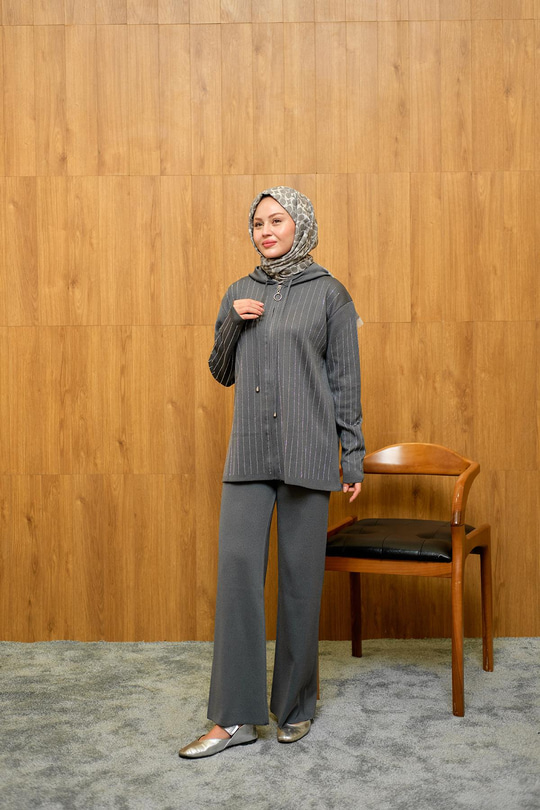 Taş Detay Triko Takım Gri
