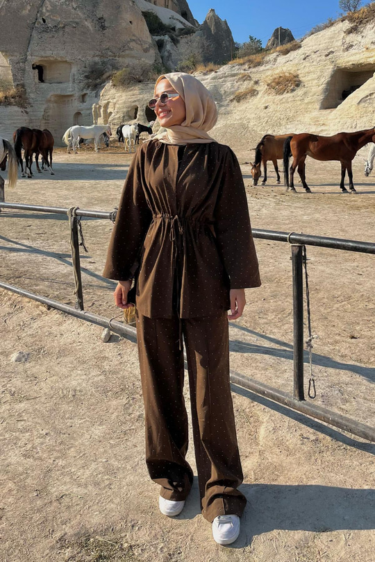 Taş Detaylı İkili Takım Kahverengi