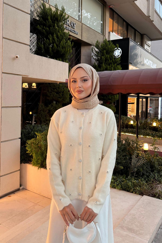 Taşlı Çiçek Düğmeli Hırka Ekru