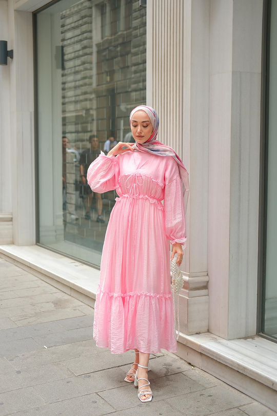 V Detay Tül Elbise Pembe