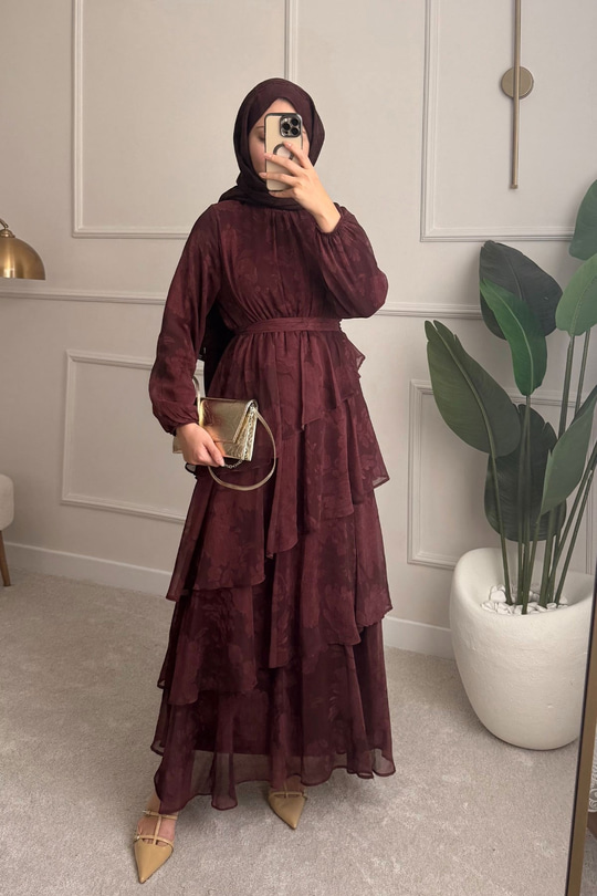 Yaka Büzgülü Bel Bağlamalı Kat Kat Şifon Elbise Bordo
