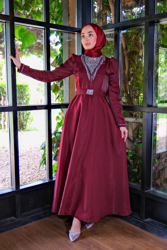 YAKASI TAS AKSESUARLI ABIYE BORDO