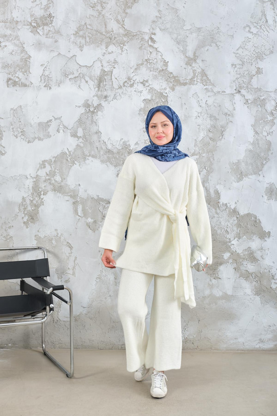 Yan Bağlama Detaylı Triko Takım Ekru