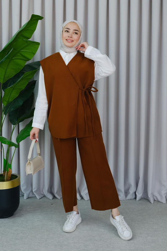 Yandan Bağlamlı Yelekli Takım Taba