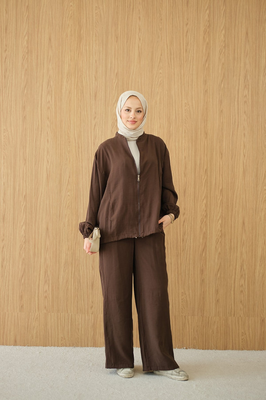 Yanları Dikiş Detay Fermuarlı Takım Kahverengi