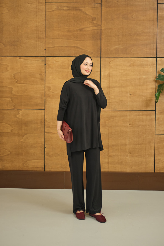 Yanları Yırtmaç Detay İkili Takım Siyah