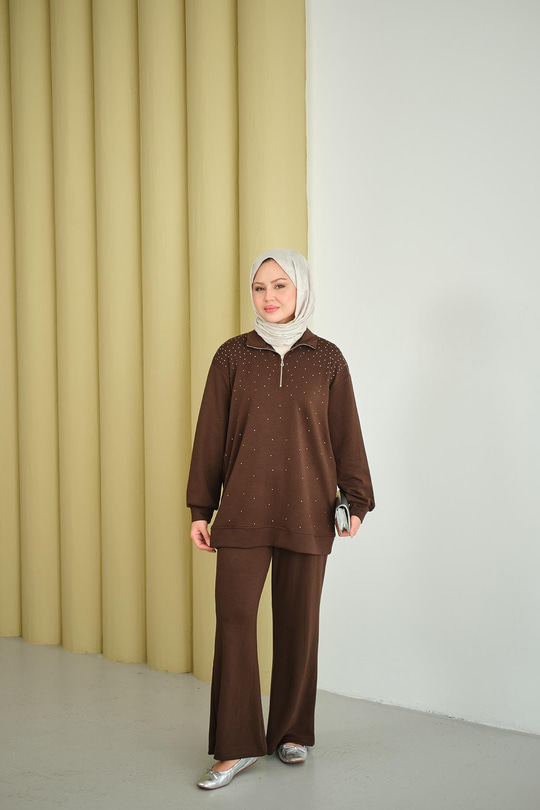 Yarım Fermuarlı Taşlı Takım Kahverengi
