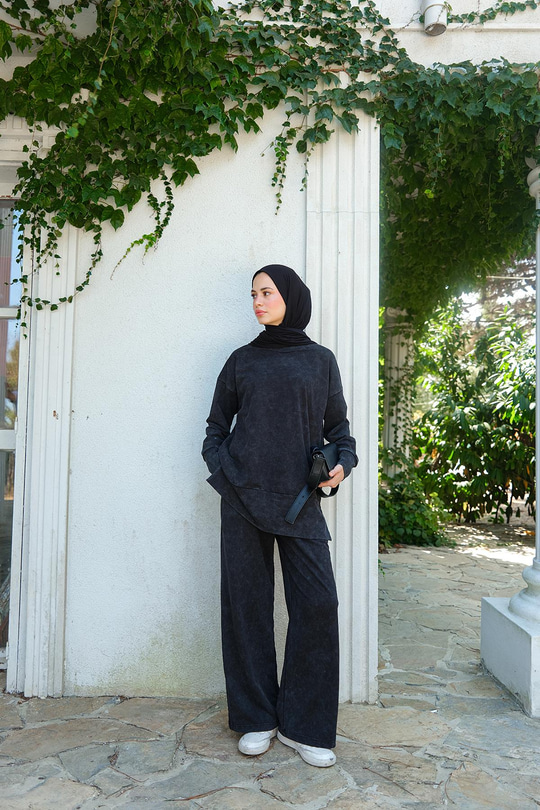 Yırtmaç Detay Yıkama Takım Siyah