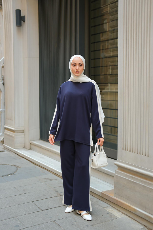 Yırtmaçlı Garni Detay Takım Lacivert