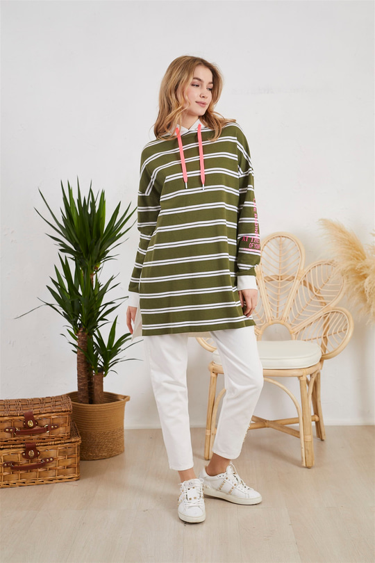 ÇİZGİLİ YIRTMAÇ DETAYLI SWEATSHIRT