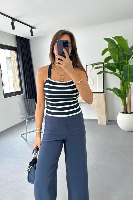 Sion Lacivert Beyaz Çizgili Sırt Detaylı Crop