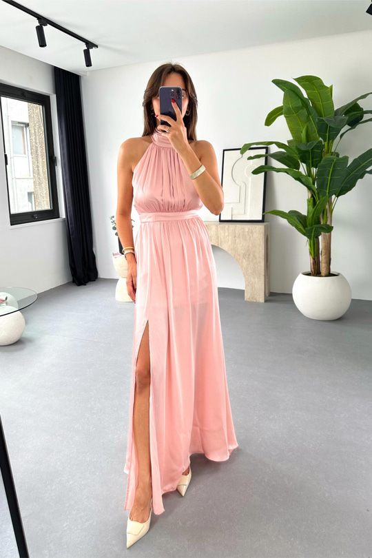 Shela Pembe Halter Yaka Yırtmaç Detaylı Elbise