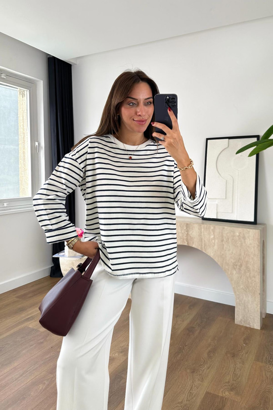 Cesina Beyaz Lacivert Çizgili Bisiklet Yaka Sweatshirt