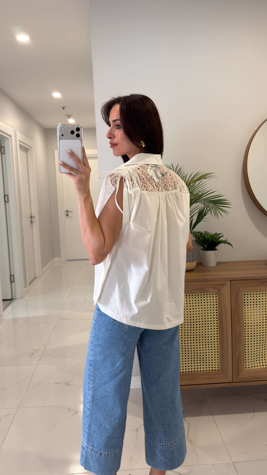 Açelya Ekru Kol Büzgü Detaylı Dantelli Gömlek