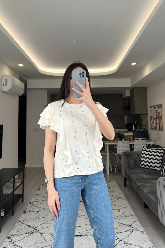 Ekru Fırfırlı Bluz