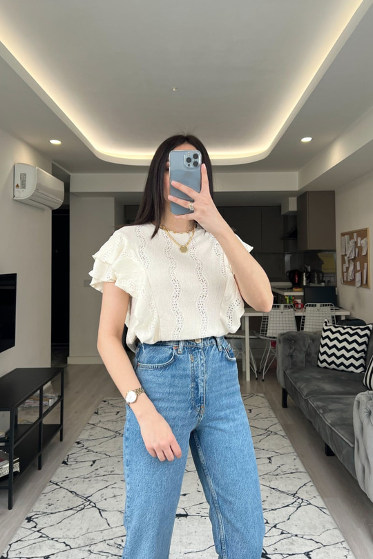 Ekru Fırfırlı Bluz