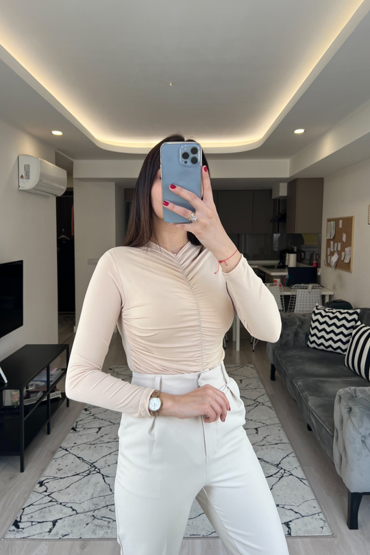 Krem Büzgülü Bodysuit