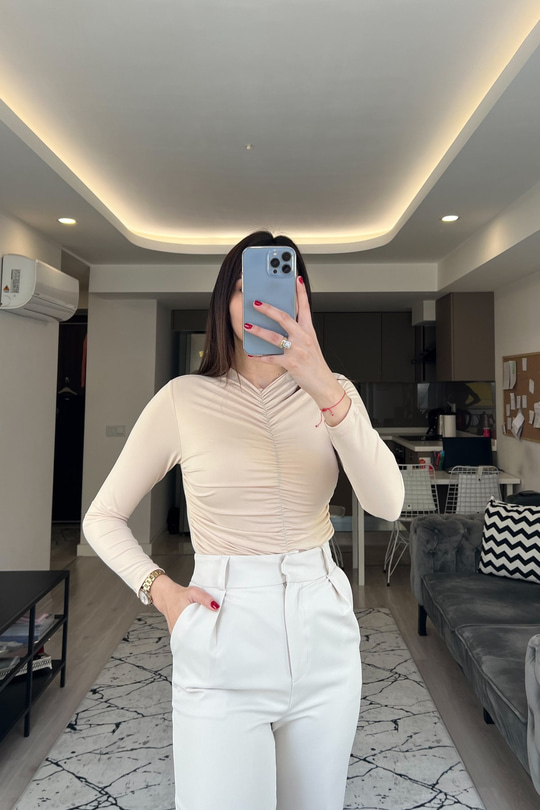 Krem Büzgülü Bodysuit