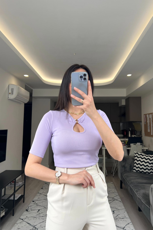 Lila Pencere Detaylı Bluz