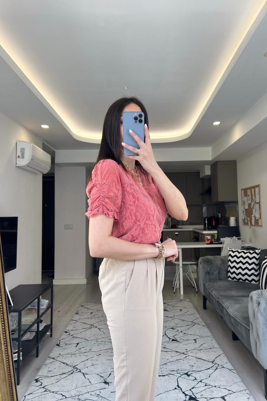 Pembe Dantel Detaylı Astarlı Bluz