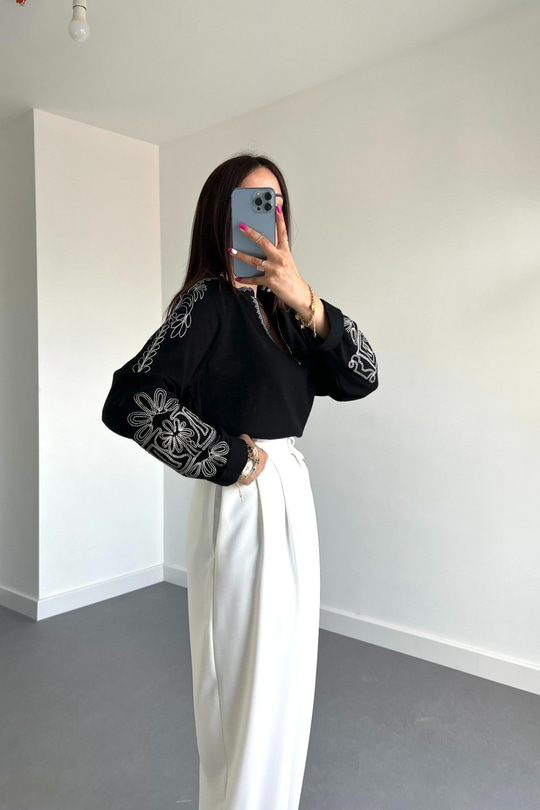 Siyah Etnik İşleme Detaylı Bluz