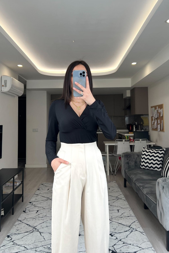 Siyah Kruvaze Yaka Bodysuit