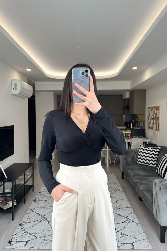 Siyah Kruvaze Yaka Bodysuit