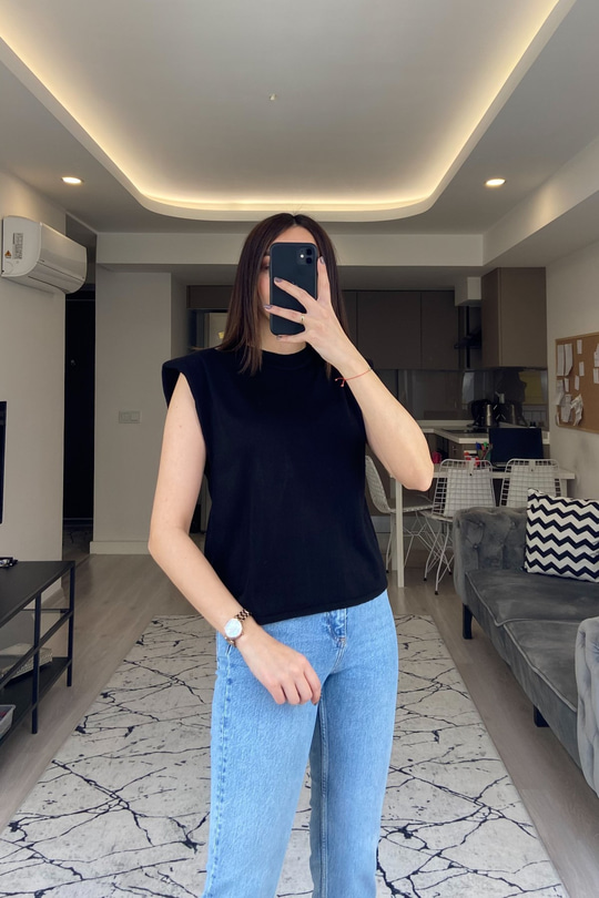 Siyah Vatkalı Örgü Bluz
