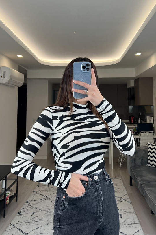 Zebra Desenli Siyah Beyaz Bluz