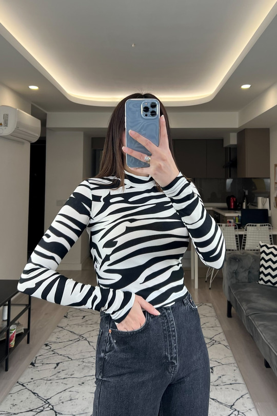 Zebra Desenli Siyah Beyaz Bluz