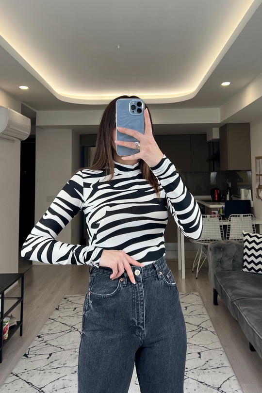 Zebra Desenli Siyah Beyaz Bluz