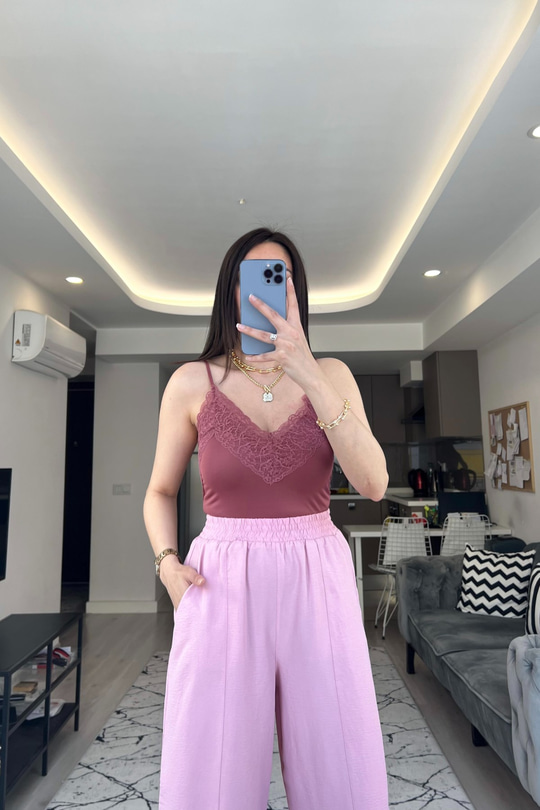Gül Kurusu Dantel Detay Bodysuit