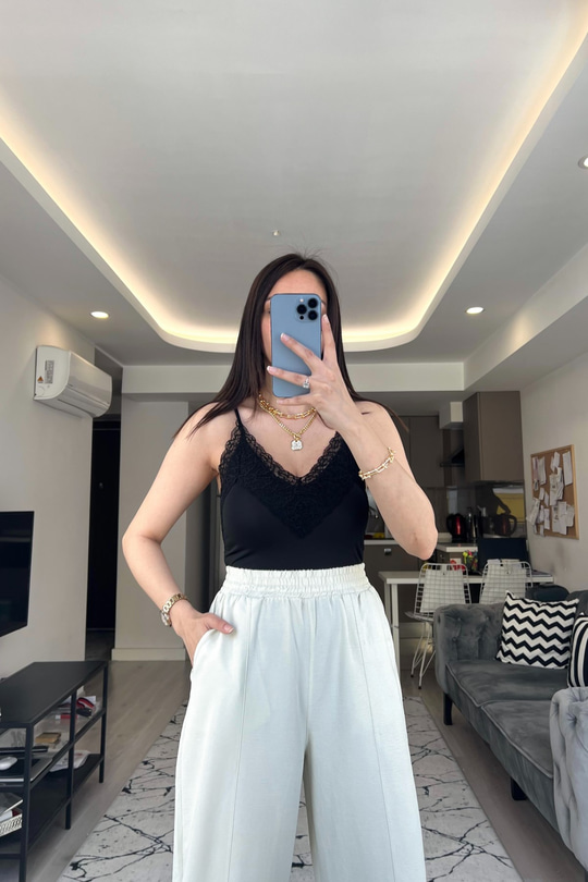 Siyah Dantel Detay Bodysuit