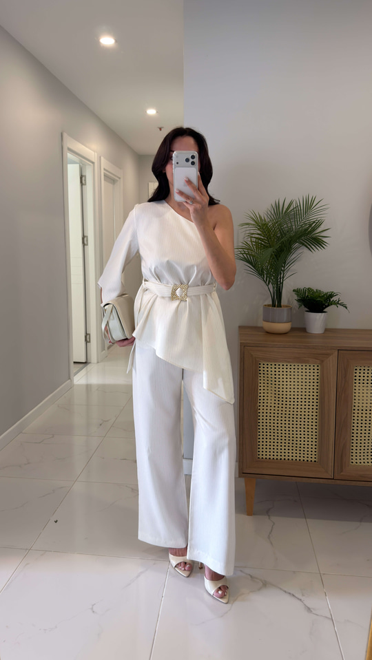 Bovem Ekru Kemerli Asimetrik Bluz Pantolon Takım