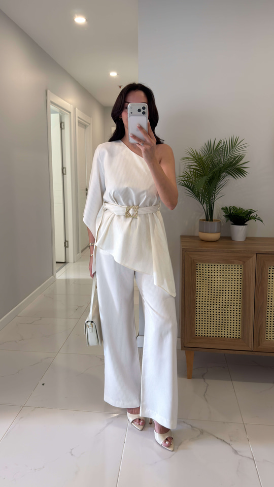 Bovem Ekru Kemerli Asimetrik Bluz Pantolon Takım