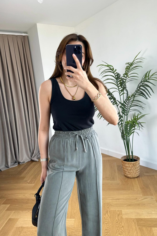 Oysh Siyah Askılı Bluz