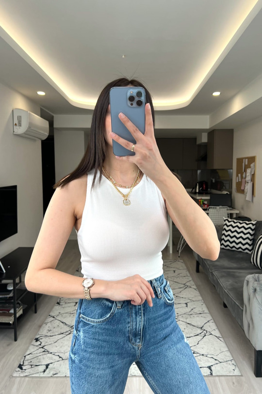 Beyaz Dokulu Crop
