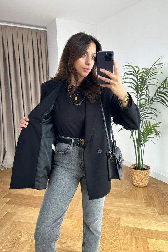ZR Siyah Düğme Detaylı Vatkalı Blazer