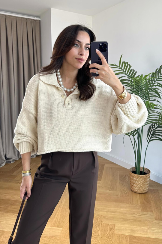 Krem Rengi Düğme Detaylı Polo Yaka Triko 