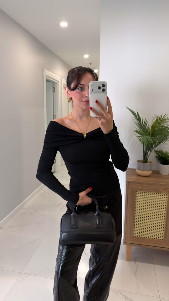 Dilvin Aldos Siyah Bardot Yaka Gold Toka Detaylı Triko
