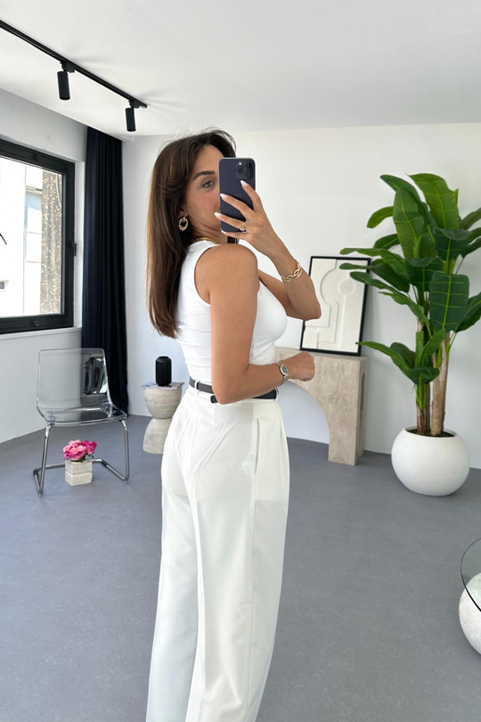 ZR Beyaz Bisiklet Yaka Crop