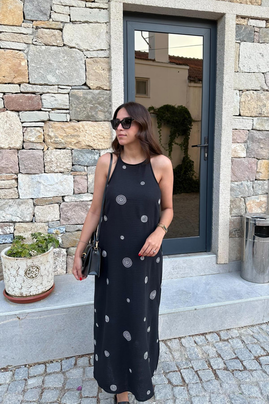 Siyah İşlemeli Halter Yaka Keten Elbise