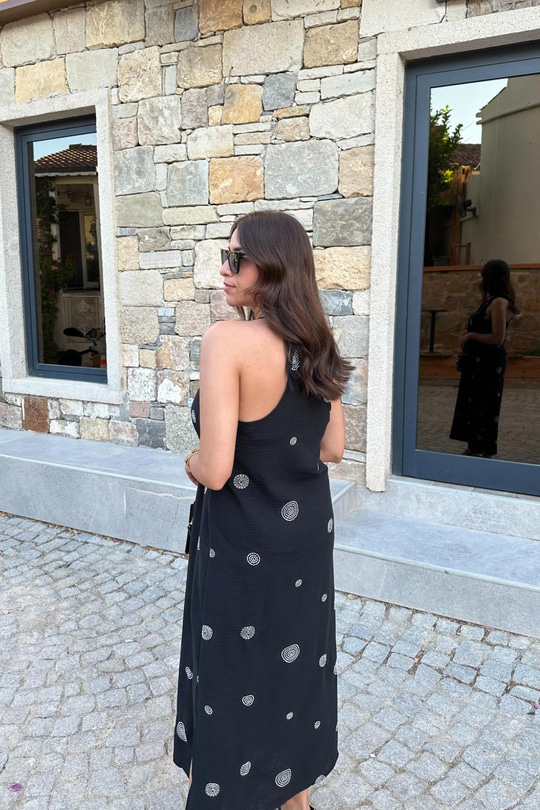 Siyah İşlemeli Halter Yaka Keten Elbise