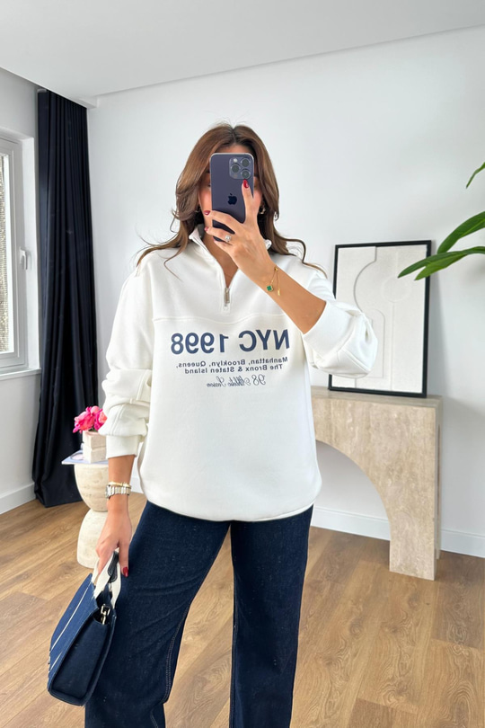 Tona Beyaz Fermuar Detaylı Yazı İşlemeli Sweatshirt