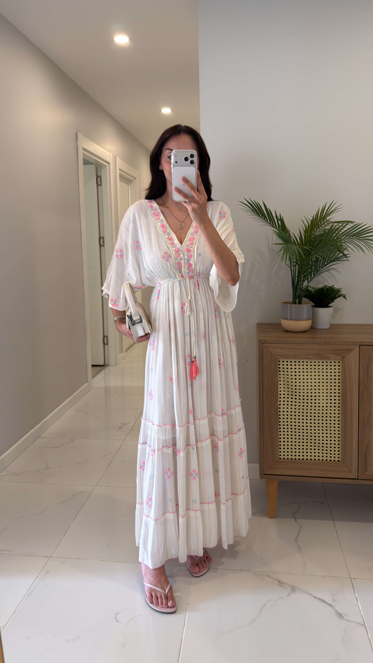 Fira Ekru Pembe İşlemeli Astarlı Elbise