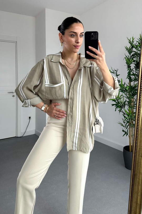 Lili Bej Çizgi Detaylı Dökümlü Gömlek