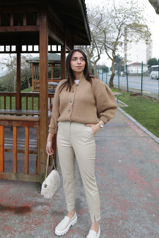 Kahve Dik Yaka Düğmeli Hırka